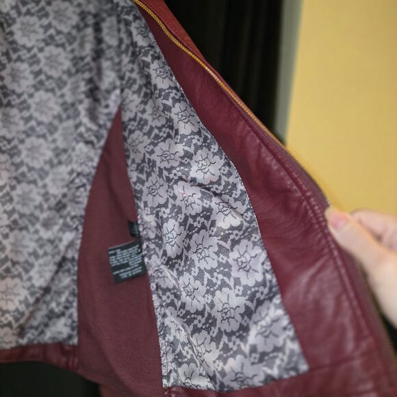 G-III Black Rivet Burgundy Vegan Leather Jacket - Size L/XL - new without tags - Picture 5 of 9